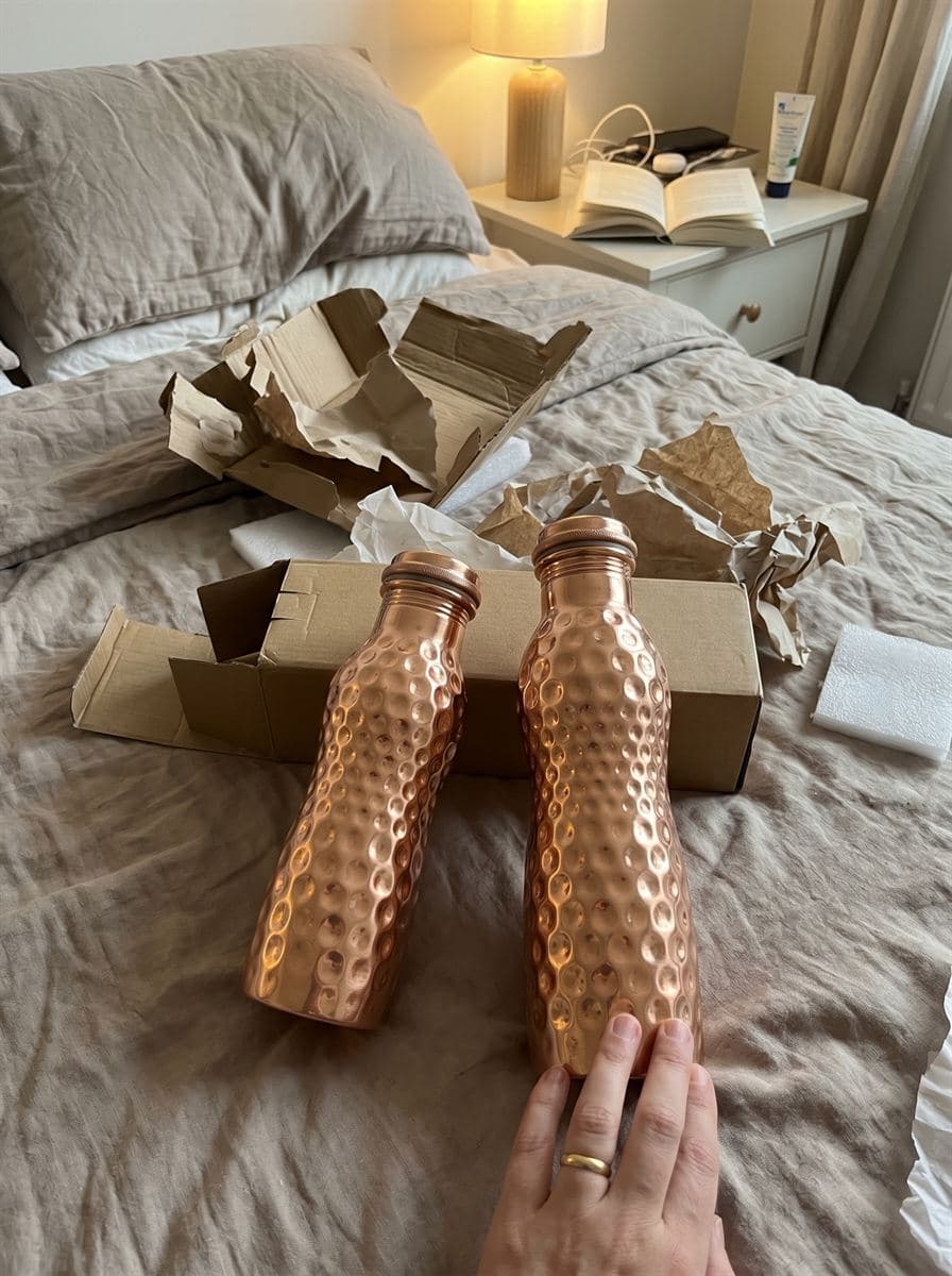 The curved copper bottle in both 600ml and 800ml sizes